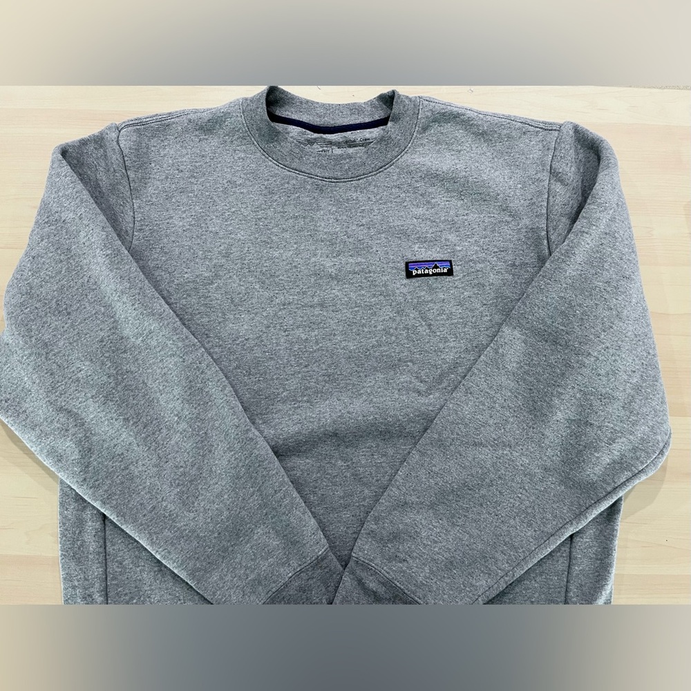 Men’s Patagonia sweatshirt. Grey. Size M
